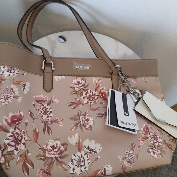 Nine West Handbags - 🎁🌲☃️🎅Nine West Floral Glenna Bag NWT